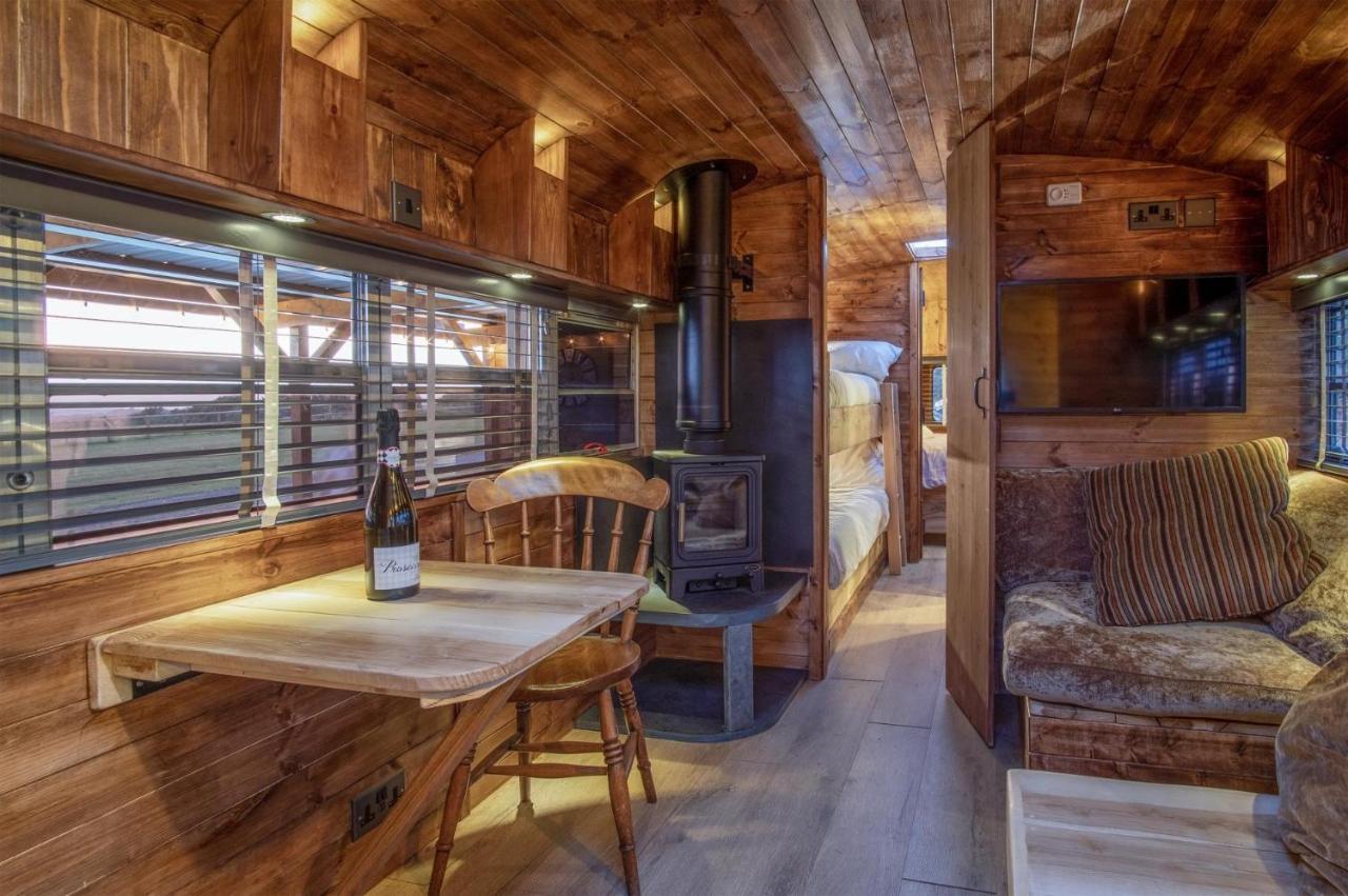 American School Bus - 1 Bedroom - Blossom Farm - Tiers Cross Johnston エクステリア 写真