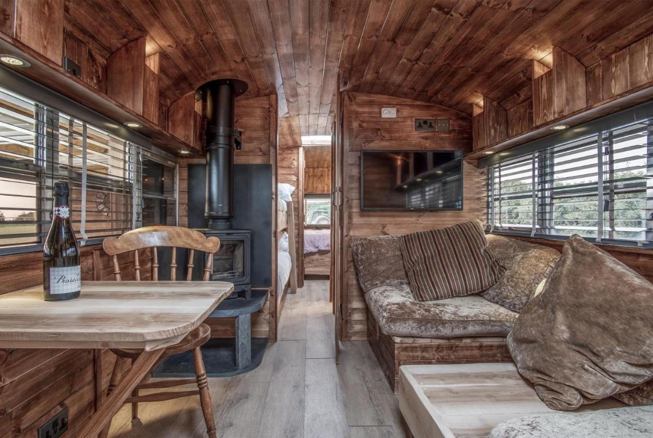 American School Bus - 1 Bedroom - Blossom Farm - Tiers Cross Johnston エクステリア 写真