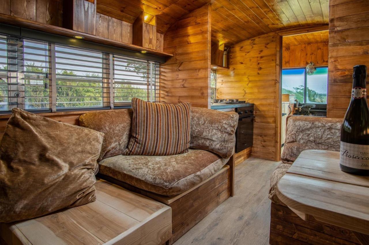 American School Bus - 1 Bedroom - Blossom Farm - Tiers Cross Johnston エクステリア 写真