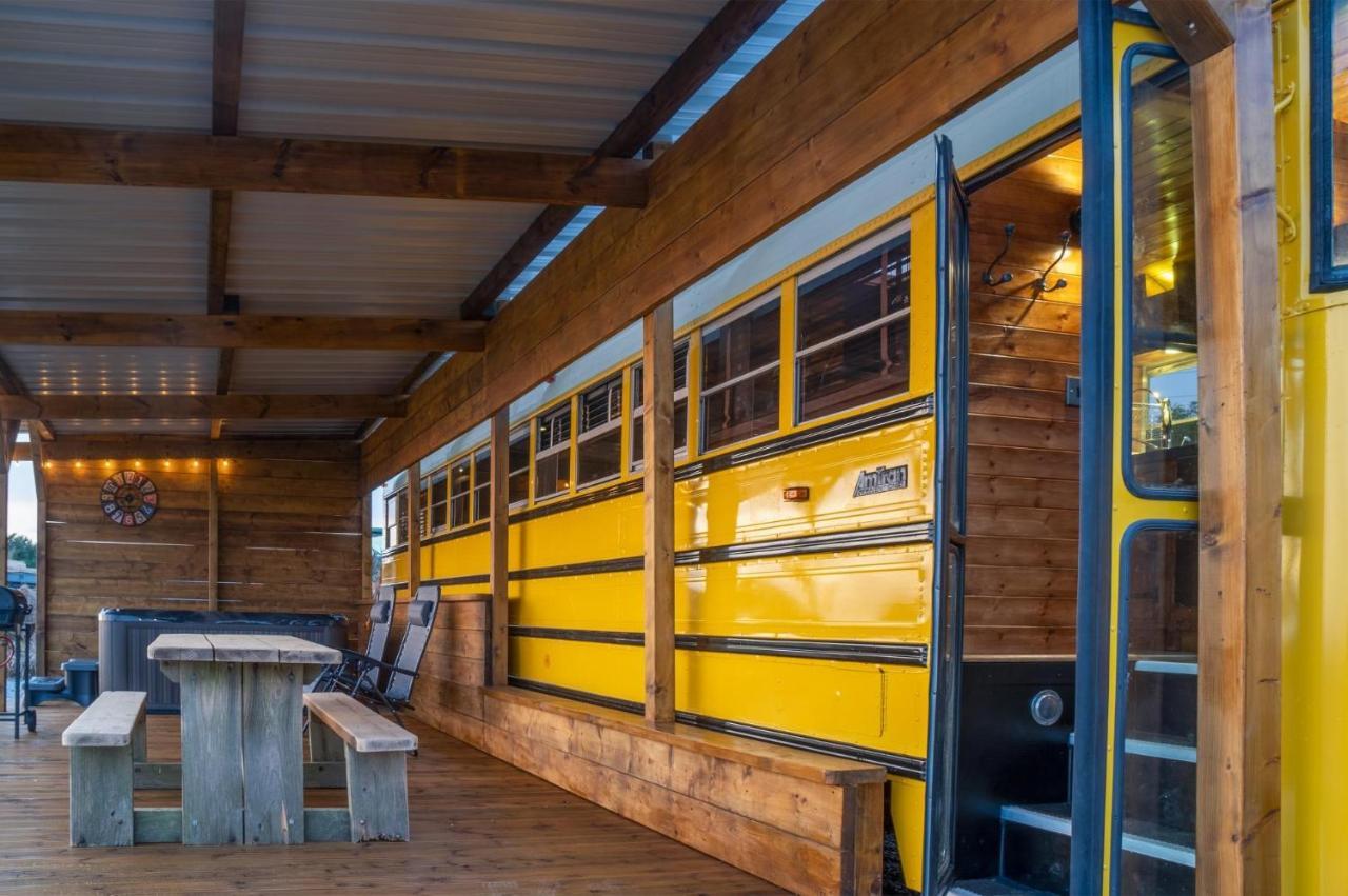 American School Bus - 1 Bedroom - Blossom Farm - Tiers Cross Johnston エクステリア 写真