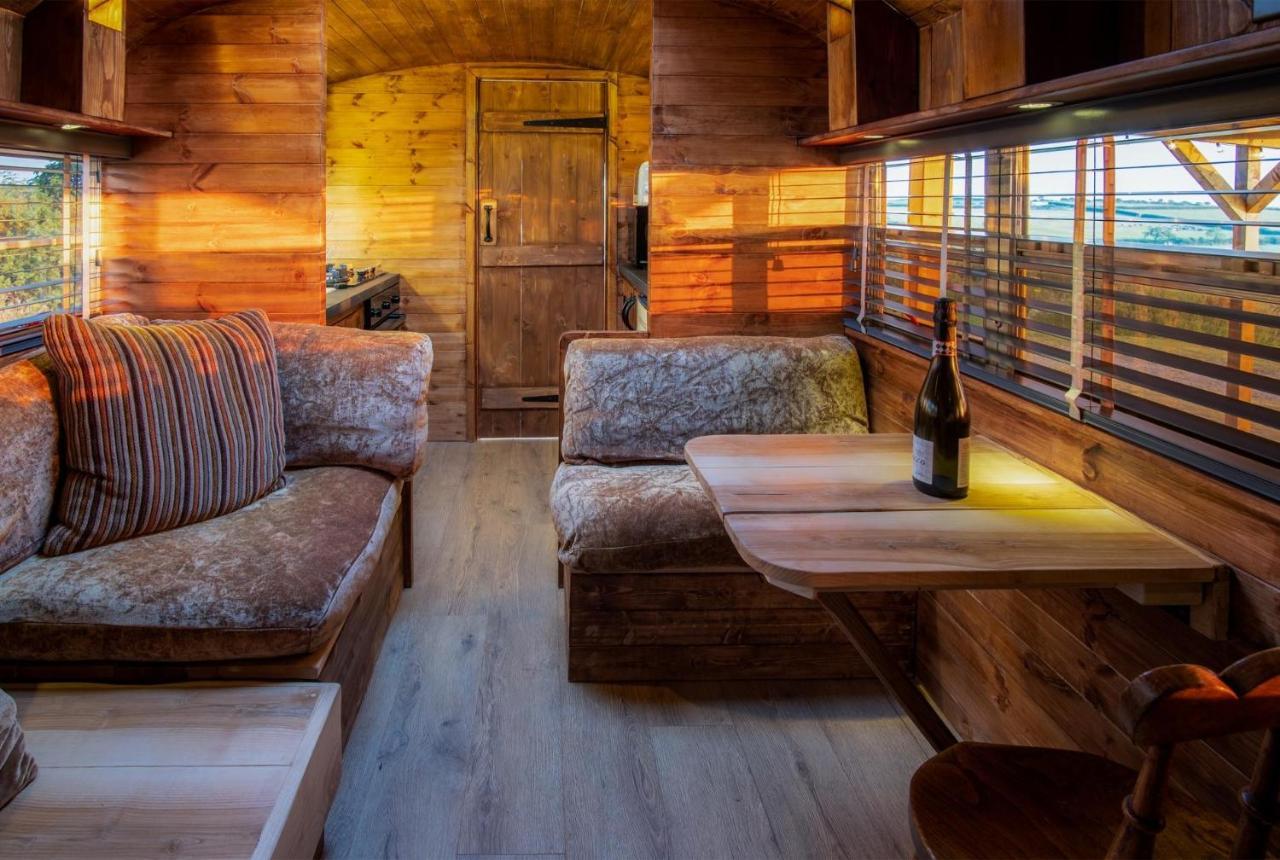 American School Bus - 1 Bedroom - Blossom Farm - Tiers Cross Johnston エクステリア 写真