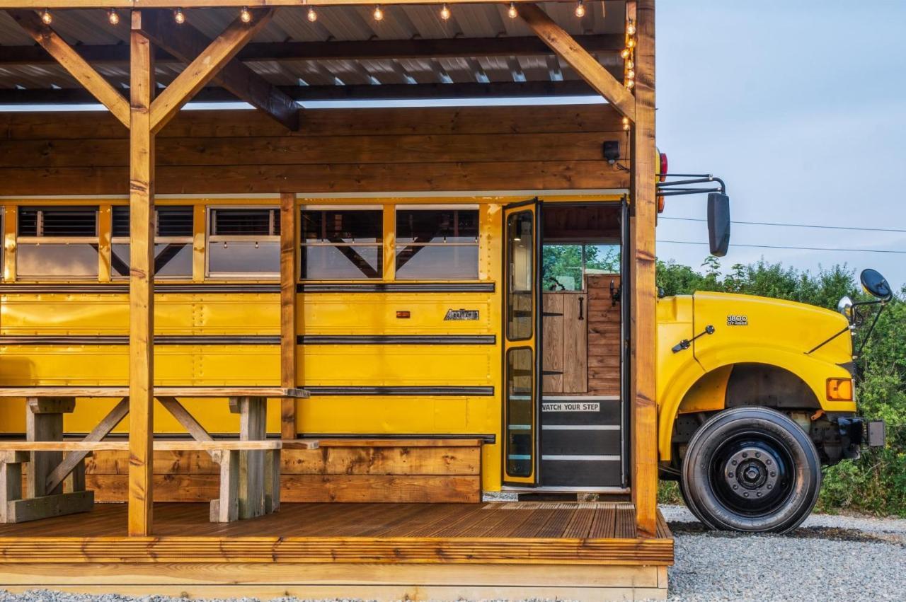 American School Bus - 1 Bedroom - Blossom Farm - Tiers Cross Johnston エクステリア 写真